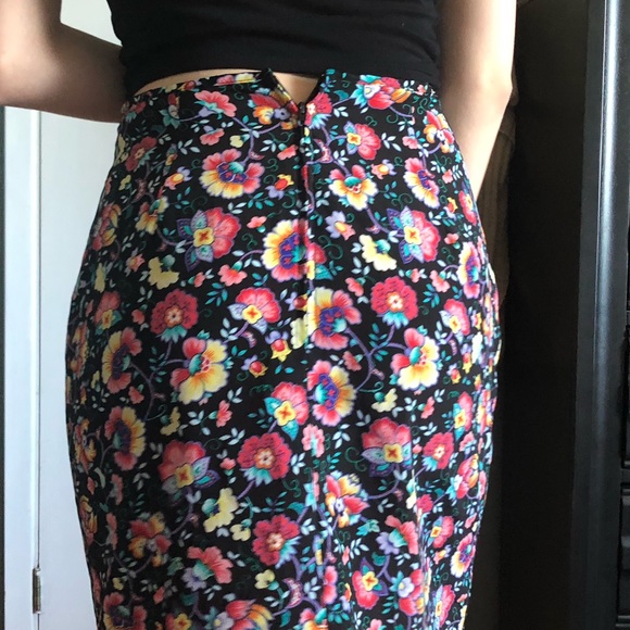 🎉2/$25 Floral print ruffle midi skirt - Picture 8 of 8